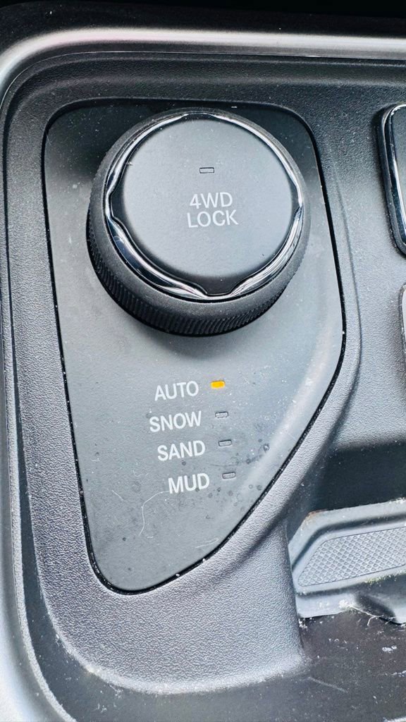 Used 2019 Jeep Compass Latitude AWD/4WD image 21
