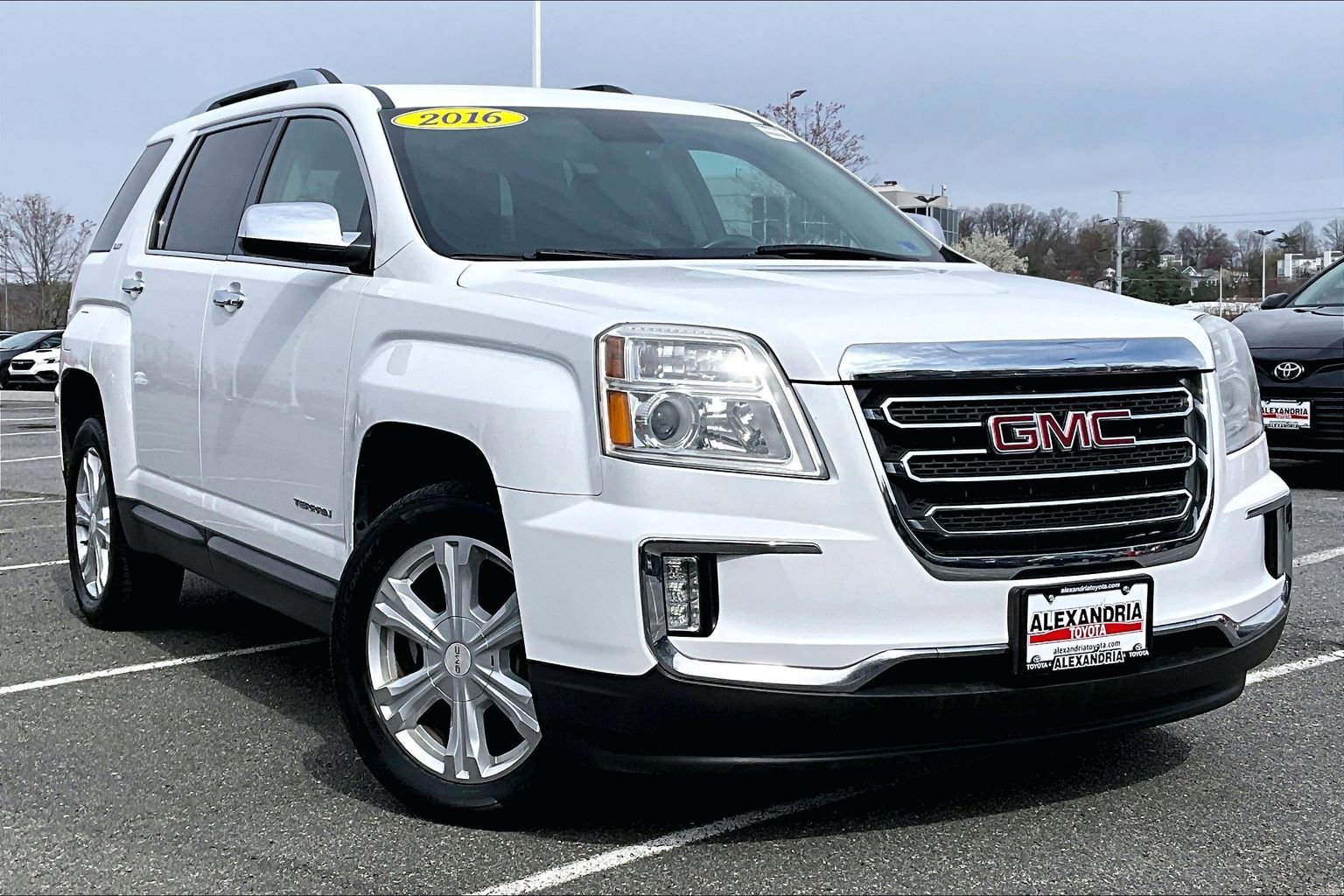 Used 2016 GMC Terrain SLT image 2