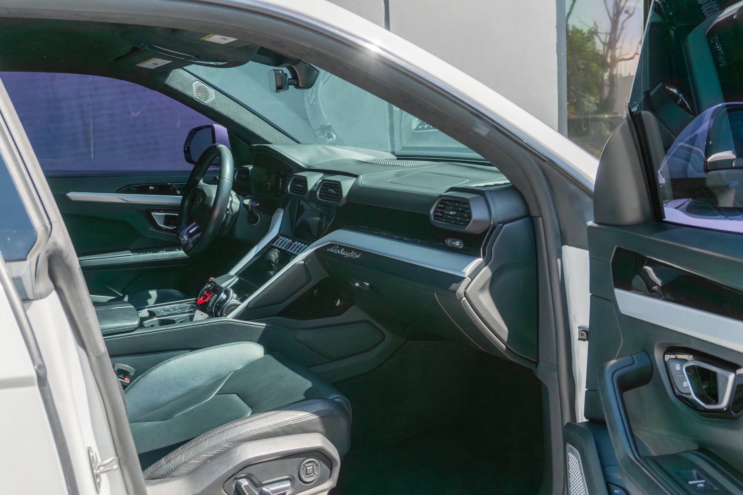 Used 2019 Lamborghini Urus AWD/4WD image 14