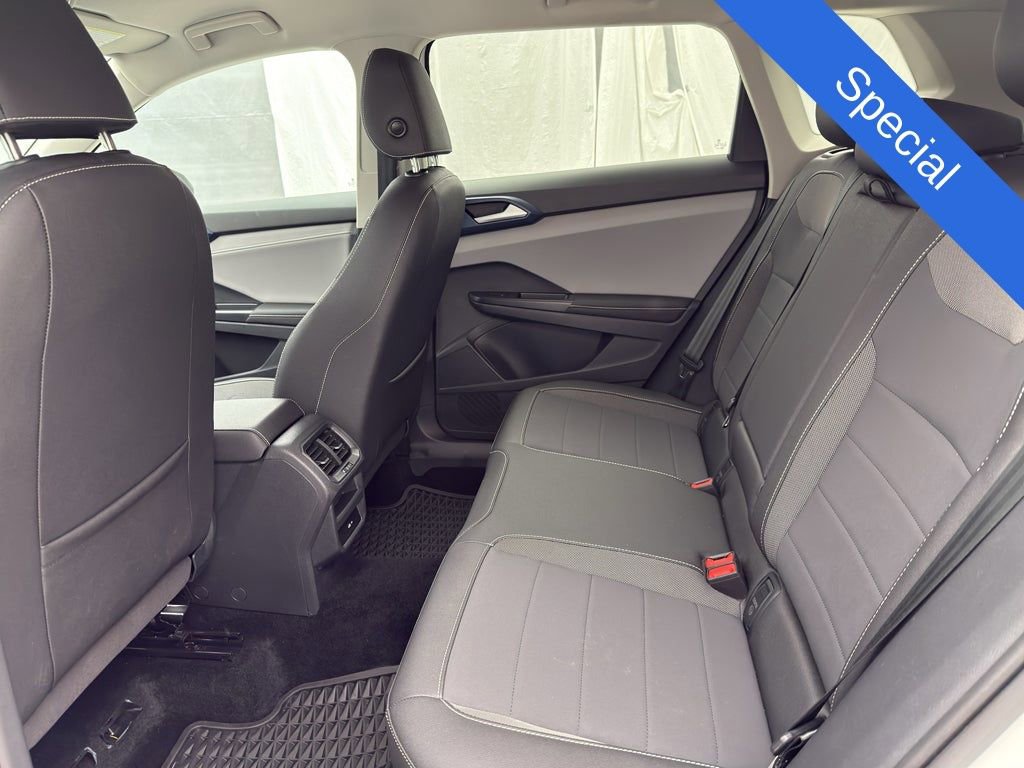 Used 2024 Volkswagen Taos SE image 13