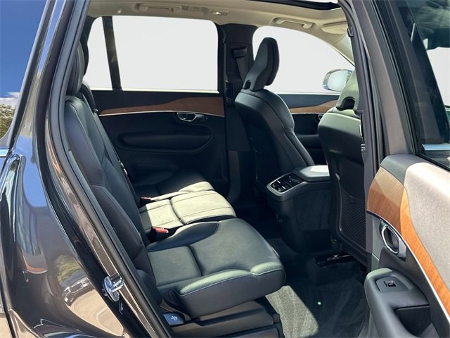 Used 2023 Volvo XC90 B6 Plus image 21