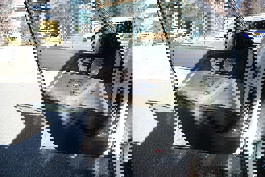 Used 2020 Mercedes-Benz GLS 450 4MATIC image 19