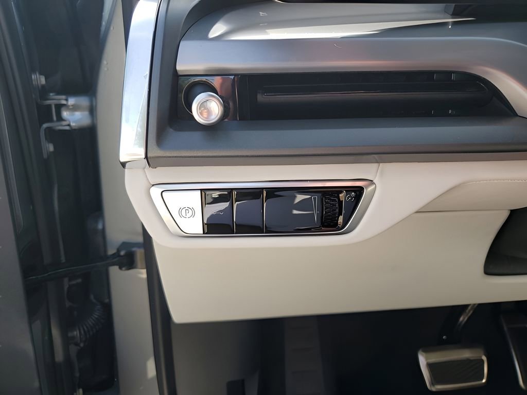 New 2026 Cadillac Vistiq Luxury AWD/4WD image 32
