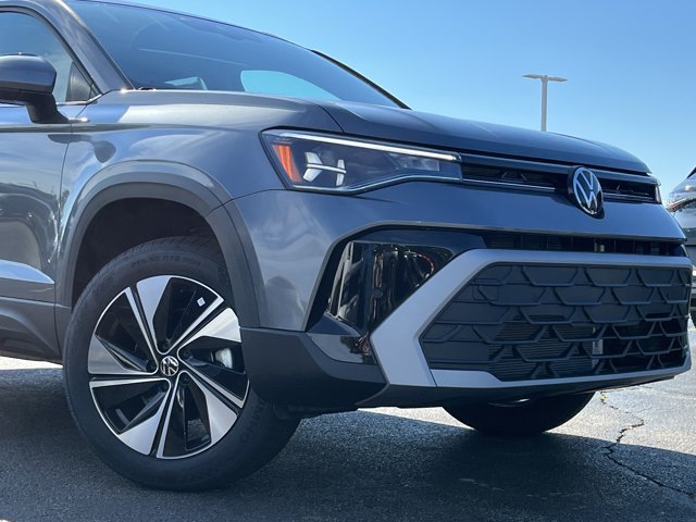 New 2026 Volkswagen Taos SE AWD/4WD image 3