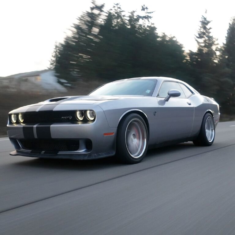 Used 2016 Dodge Challenger SRT Hellcat image 4
