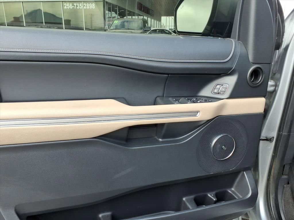 Used 2022 Ford Expedition Limited RWD image 17