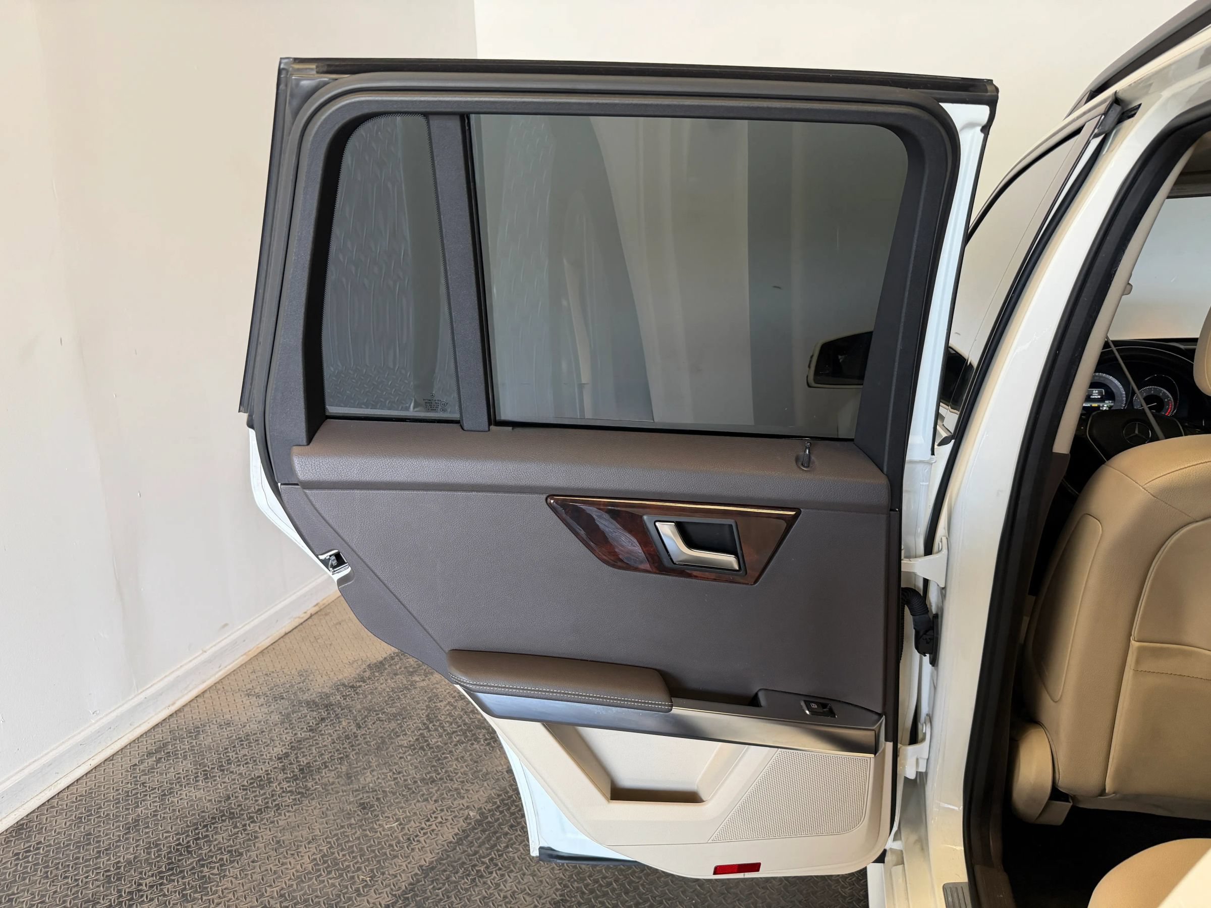 Used 2013 Mercedes-Benz GLK 350 4MATIC image 30
