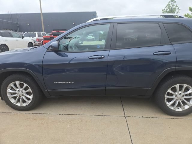 Used 2021 Jeep Cherokee Latitude FWD image 8
