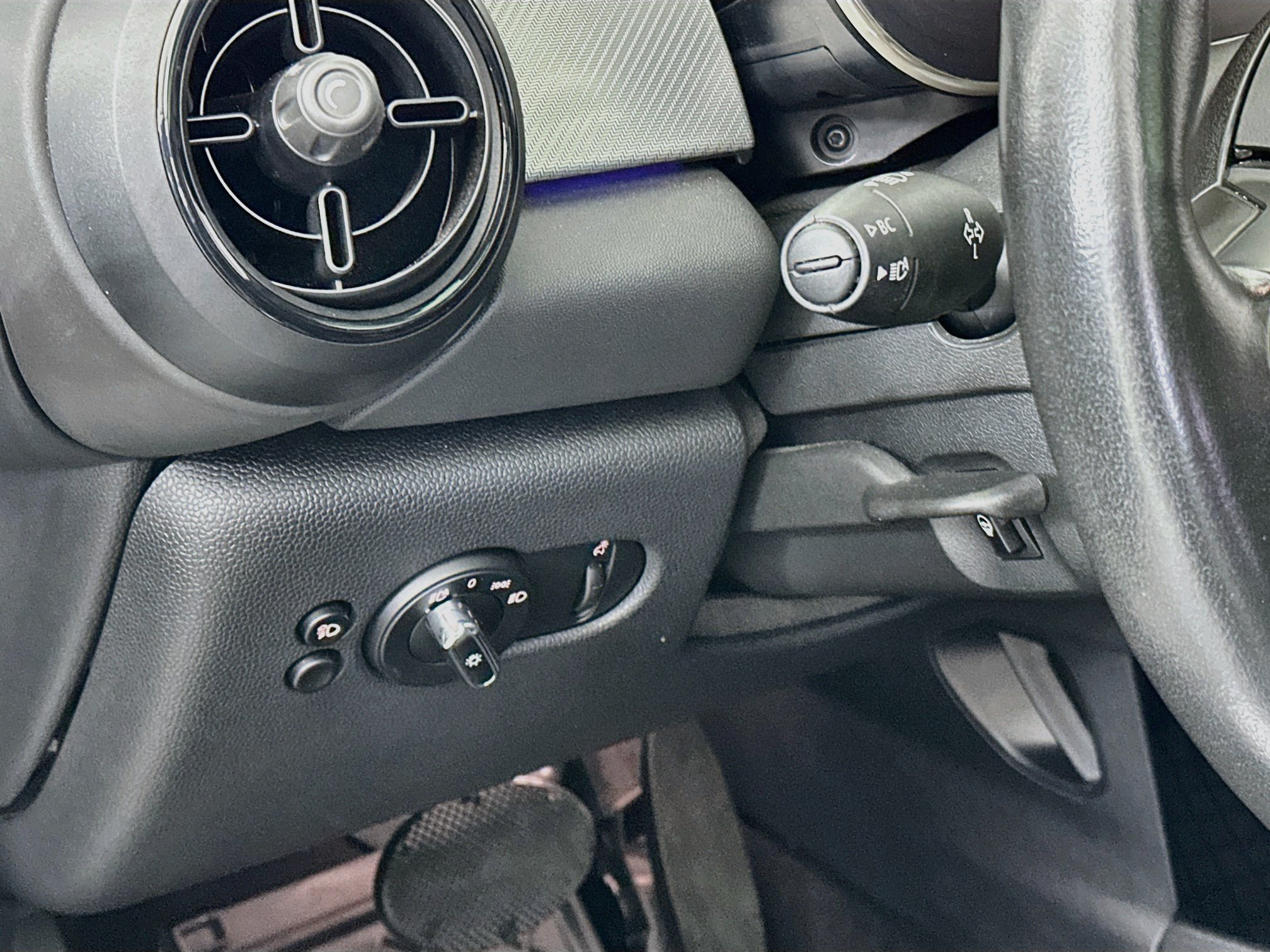 Used 2024 MINI Cooper SE FWD image 16