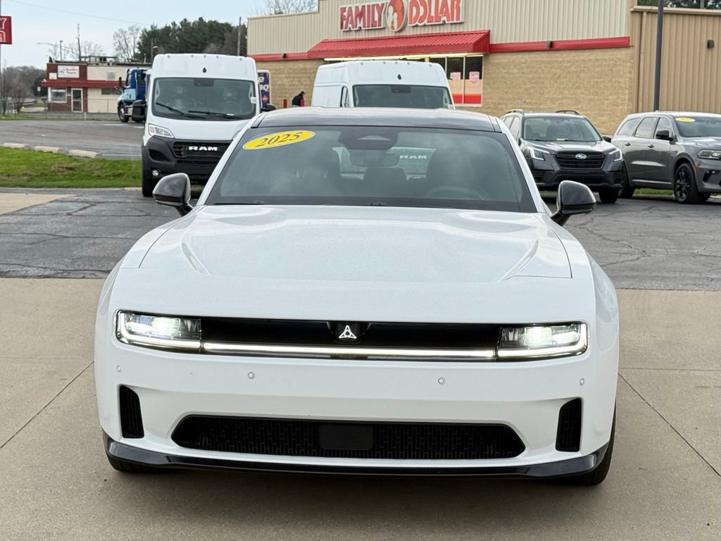Used 2025 Dodge Charger R/T w/ Plus Group image 2