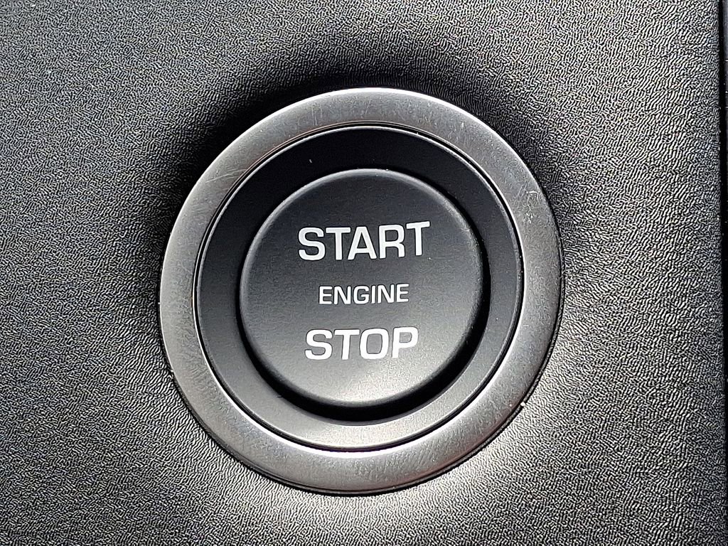 New 2025 Land Rover Discovery S image 17