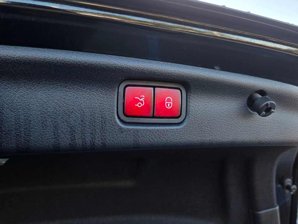 Used 2023 Mercedes-Benz C 300 4MATIC Sedan image 35