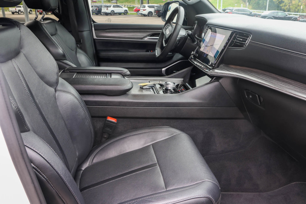 Used 2024 Jeep Wagoneer Series II w/ Flexible Seating Group RWD image 17