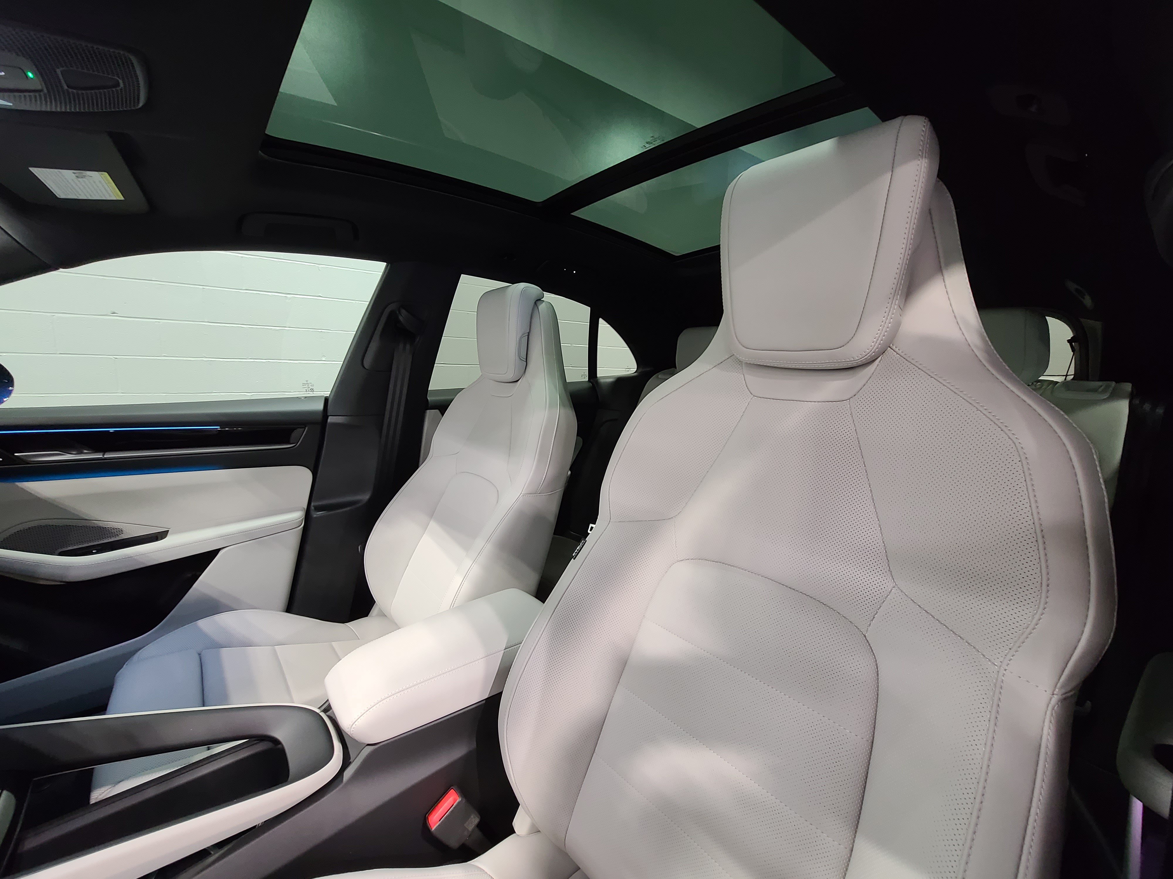 New 2026 Porsche Macan Electric RWD image 5