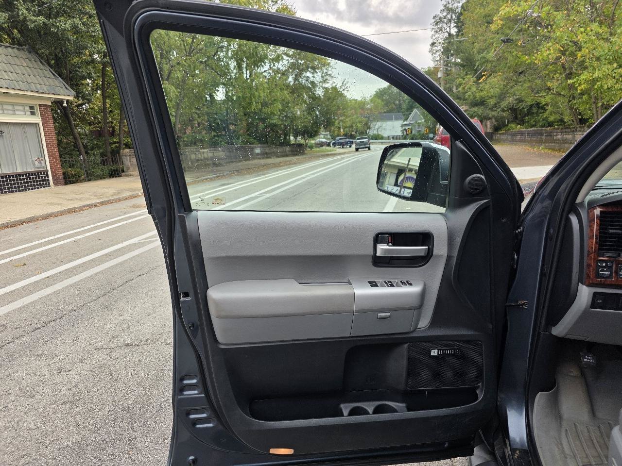Used 2008 Toyota Sequoia Limited AWD/4WD image 9