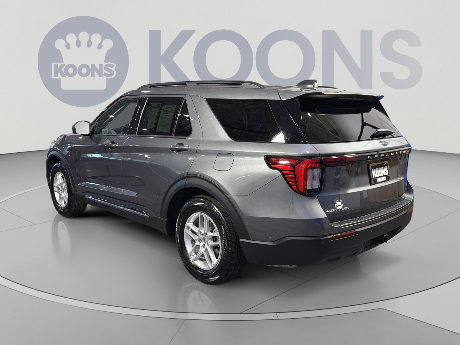 Used 2025 Ford Explorer Active RWD image 4