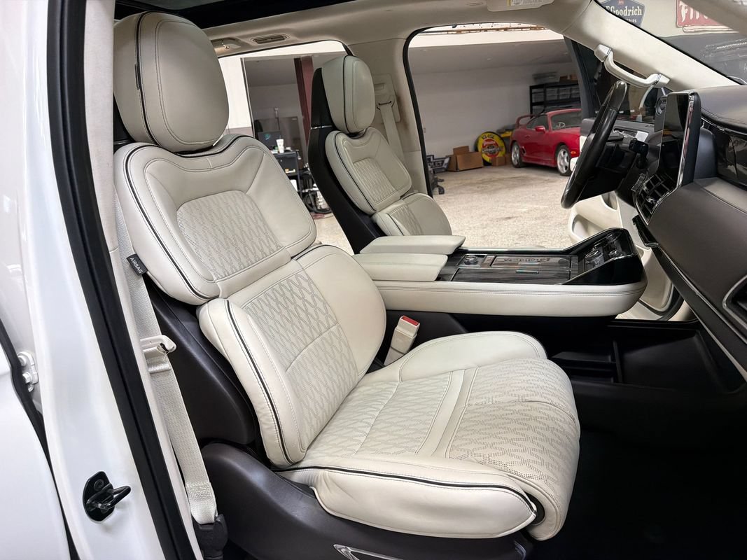 Used 2020 Lincoln Navigator Black Label w/ Cargo Convenience Package AWD/4WD image 41