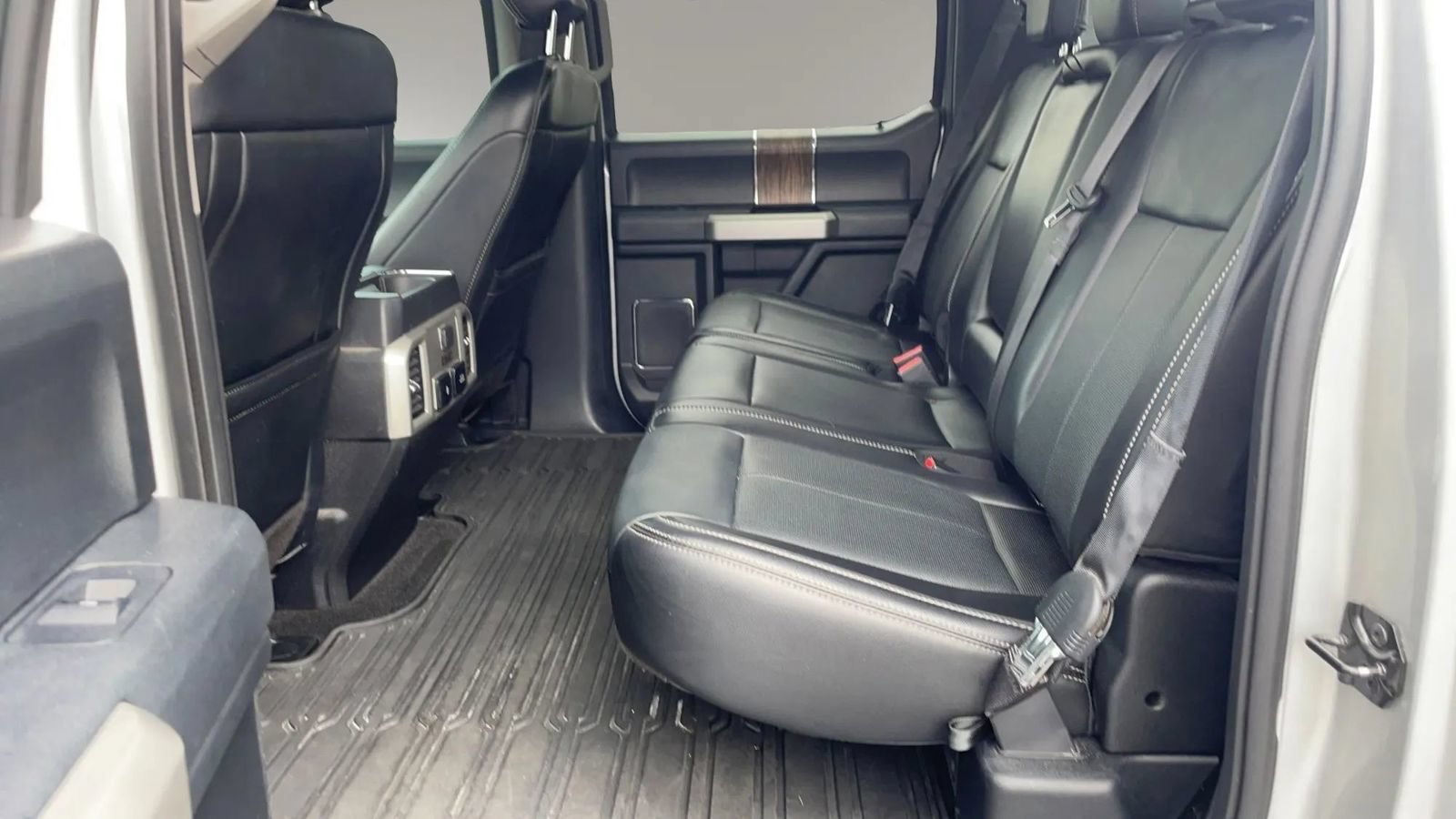 Used 2019 Ford F150 Lariat w/ Equipment Group 502A Luxury AWD/4WD image 30