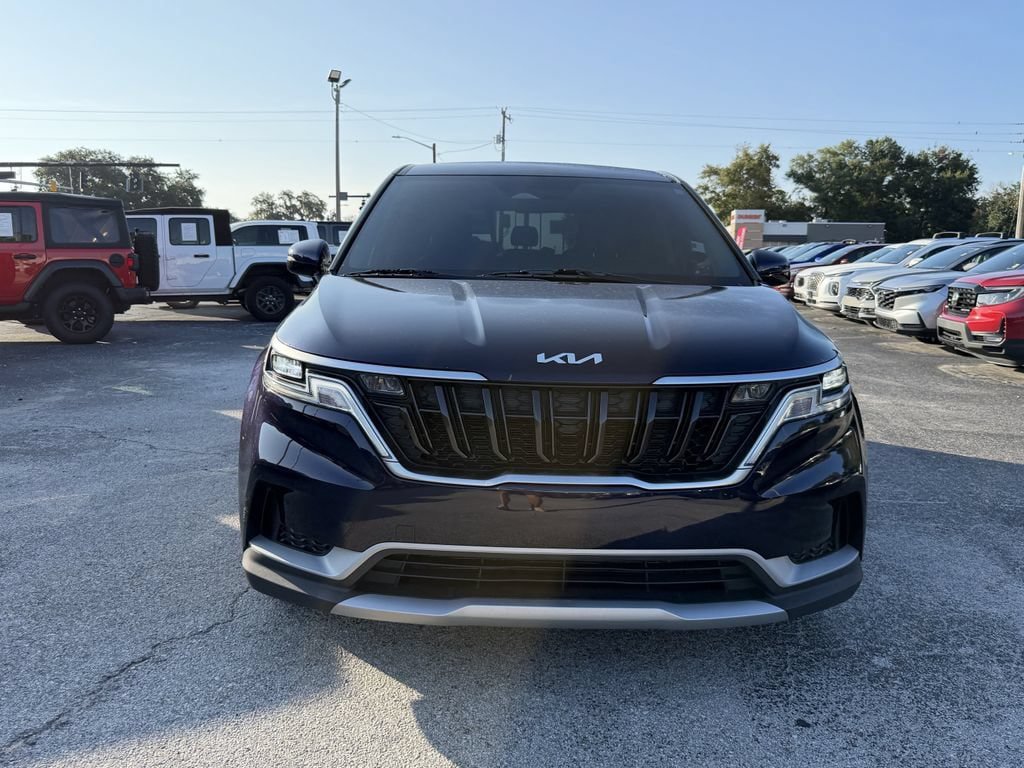 Certified 2024 Kia Carnival LX FWD image 3