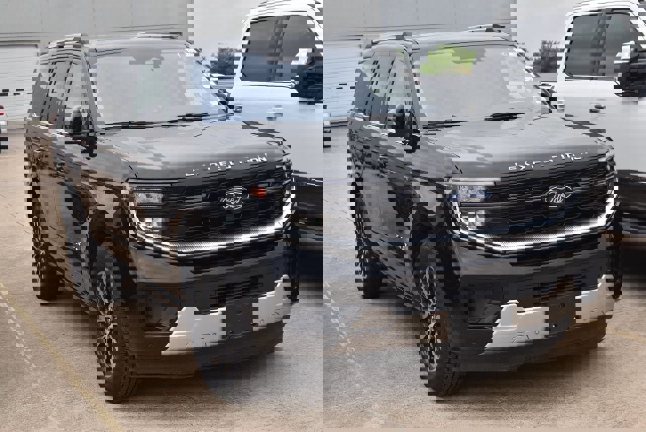 Certified 2025 Ford Expedition Platinum image 4