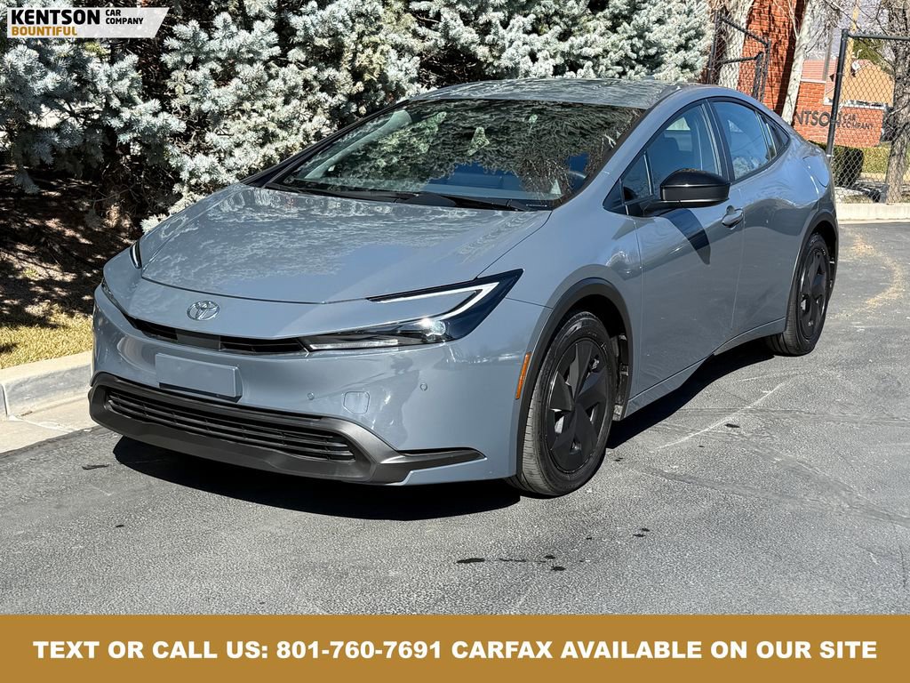 Used 2025 Toyota Prius LE image 3