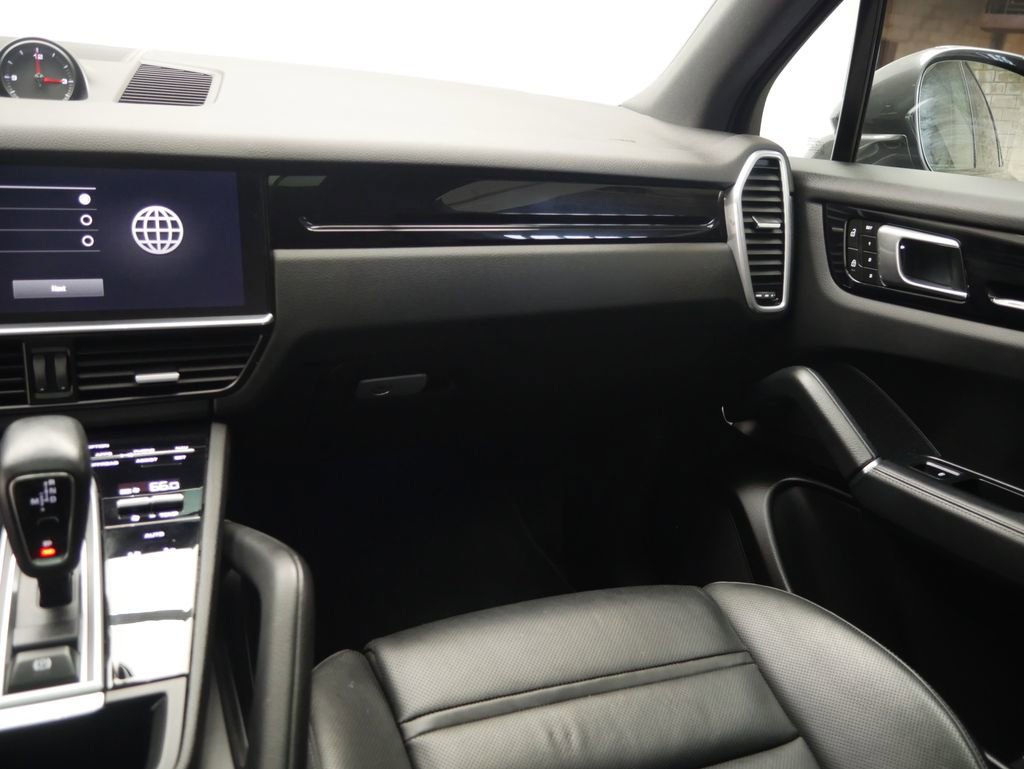 Certified 2023 Porsche Cayenne AWD/4WD image 33