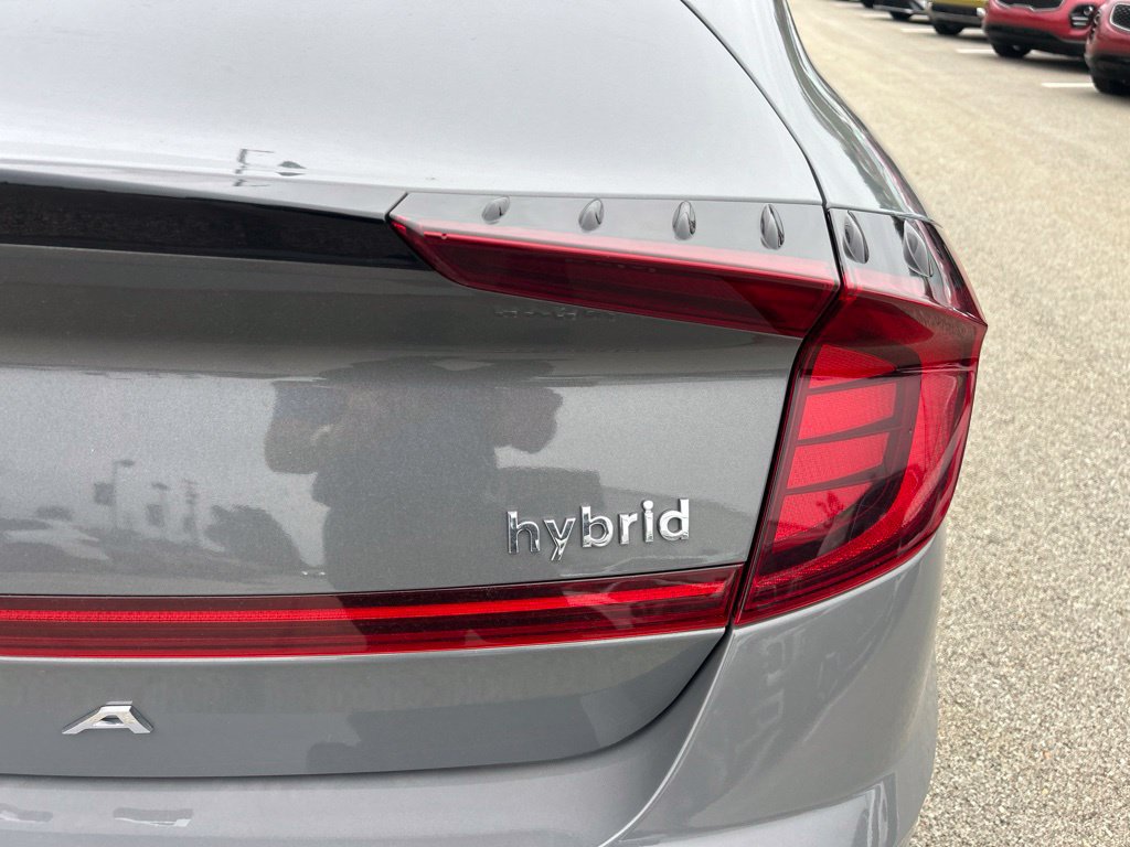 Used 2023 Hyundai Sonata Limited w/ Cargo Package FWD image 7