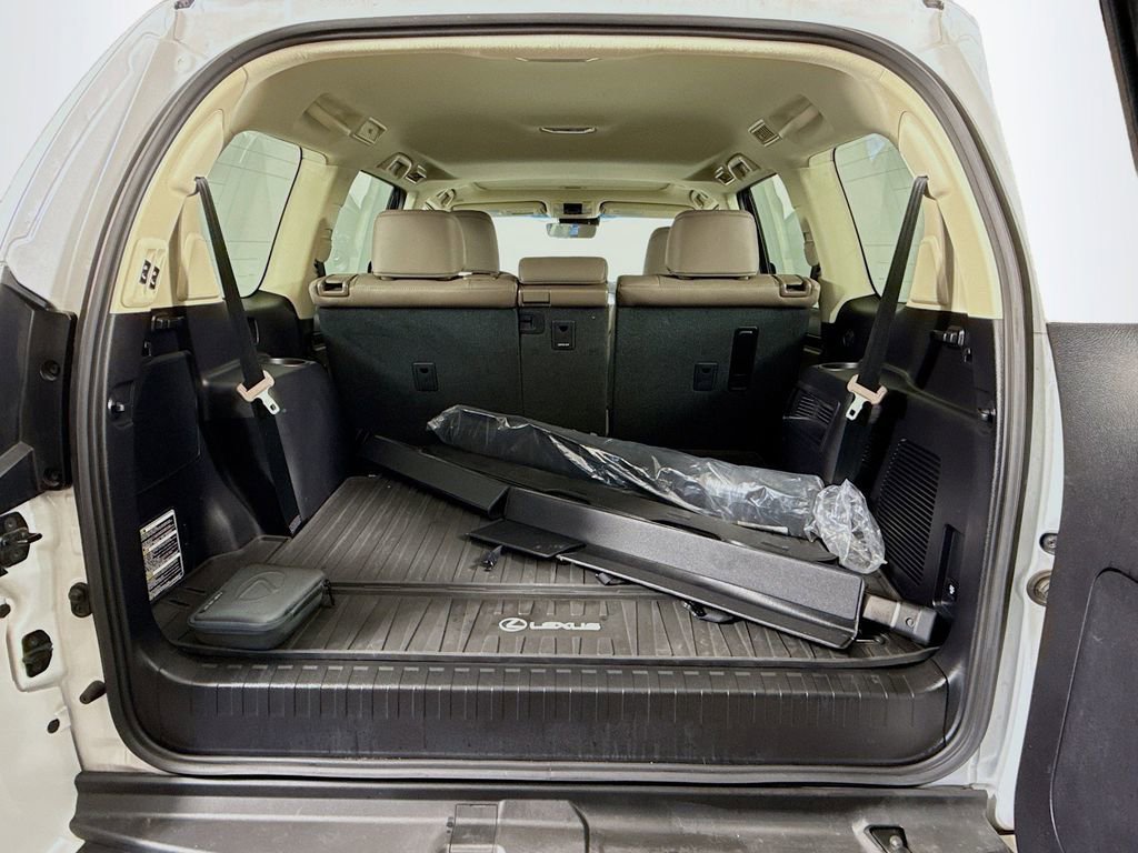 Used 2023 Lexus GX 460 Luxury image 28