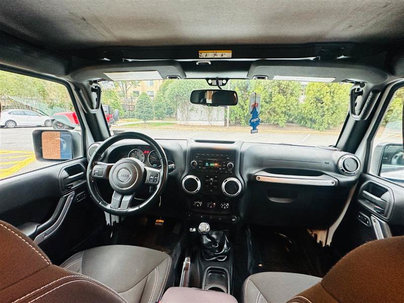 Used 2015 Jeep Wrangler Unlimited Sahara AWD/4WD image 22