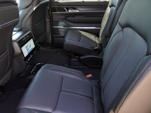 New 2026 Jeep Grand Wagoneer Summit AWD/4WD image 14