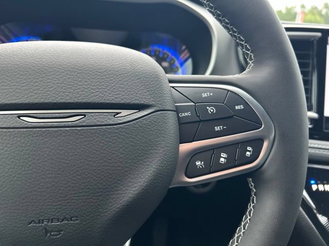 New 2027 Chrysler Pacifica Select FWD image 23