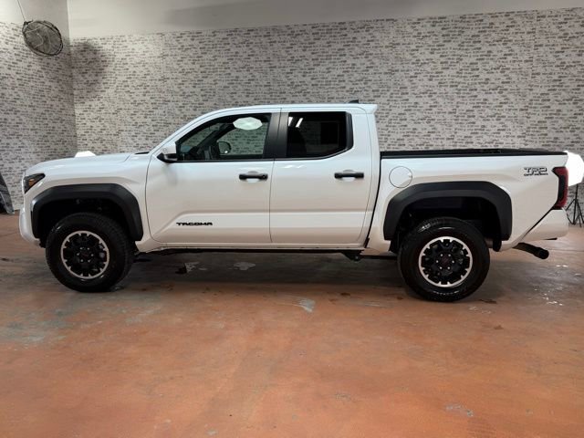 Used 2024 Toyota Tacoma TRD Off-Road AWD/4WD image 4
