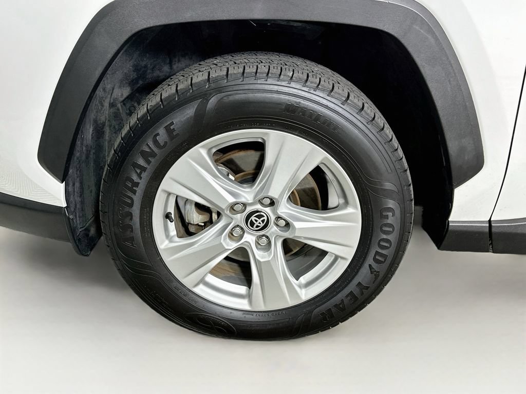 Used 2021 Toyota RAV4 XLE w/ Convenience Package FWD image 24