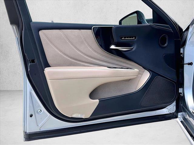 Used 2022 Lexus LS 500 w/ Interior Upgrade Package RWD image 18