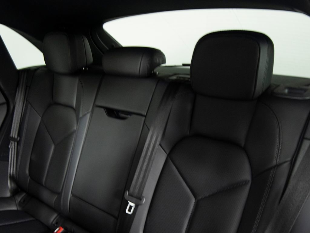 Certified 2025 Porsche Macan image 35