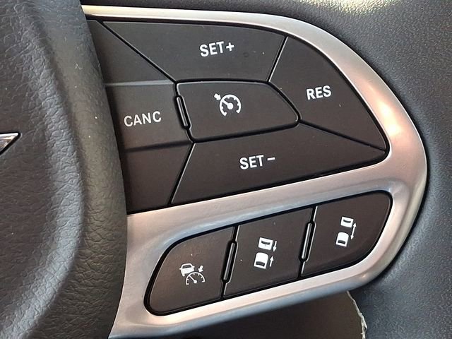 Used 2024 Chrysler Pacifica Touring-L image 22