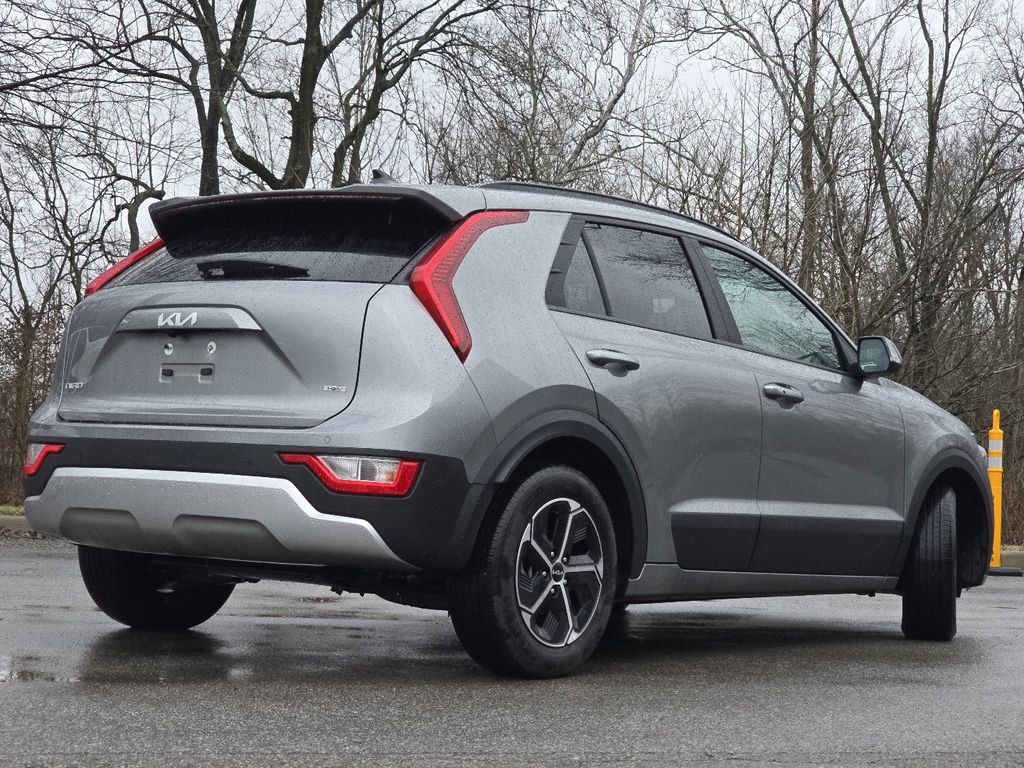 Used 2023 Kia Niro EX image 17