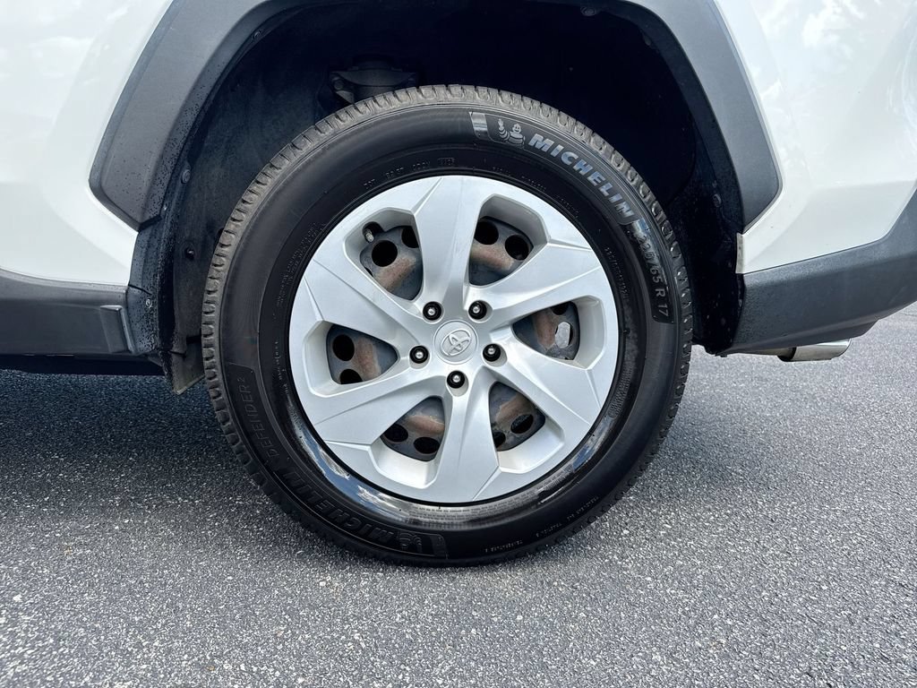 Used 2019 Toyota RAV4 LE AWD/4WD image 26