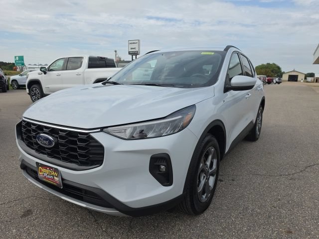 Used 2025 Ford Escape ST-Line Select AWD/4WD image 1