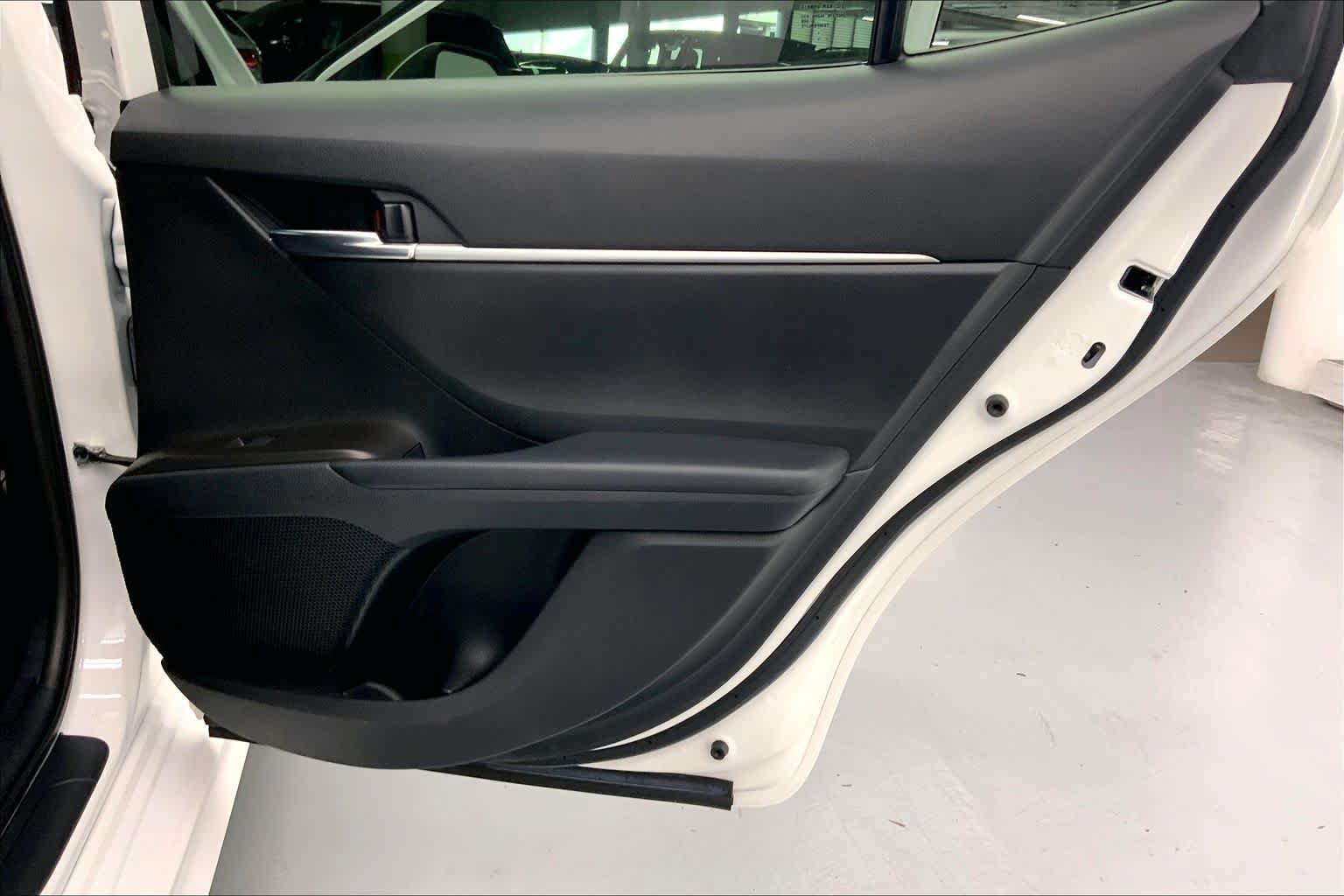 Used 2022 Toyota Camry SE FWD image 12