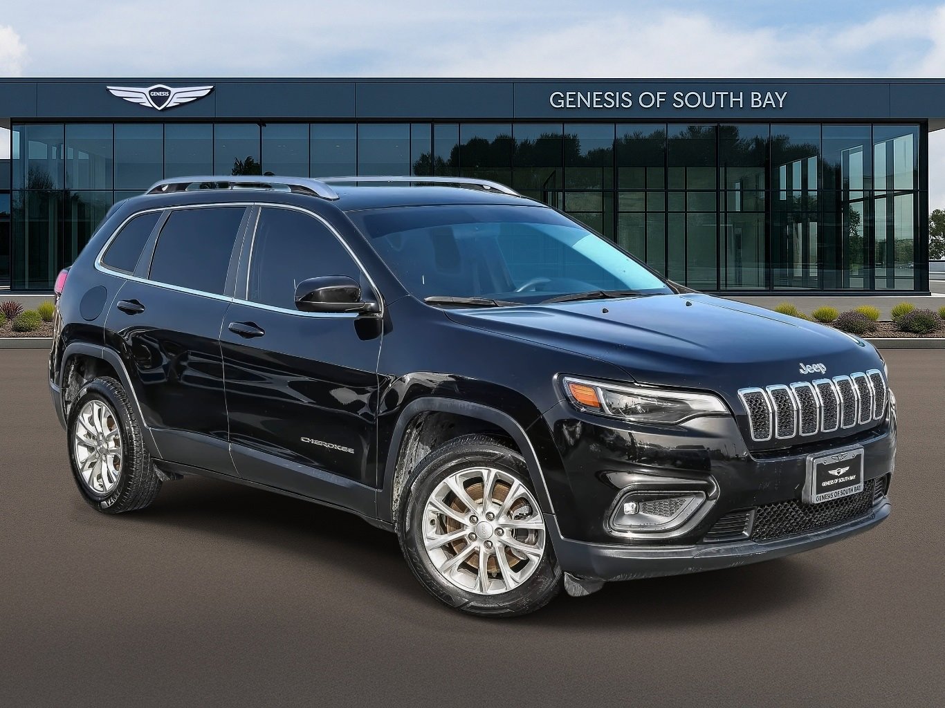 Used 2019 Jeep Cherokee Latitude w/ Popular Appearance Group image 1