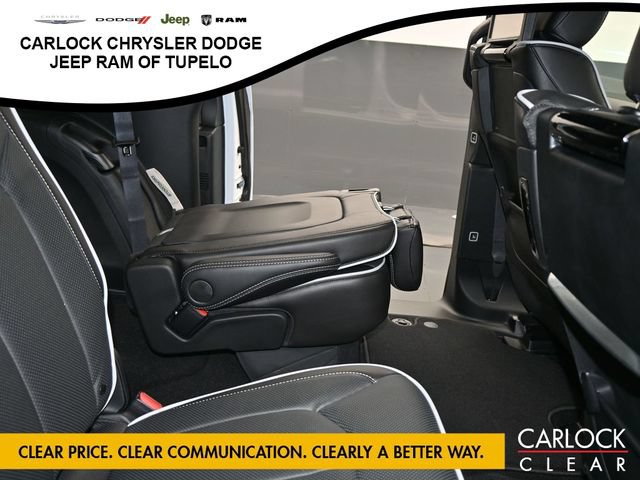 New 2026 Chrysler Pacifica Limited w/ Uconnect Theater Family Group FWD image 37
