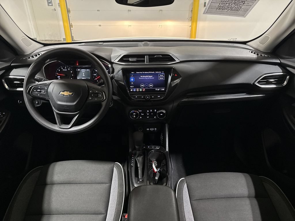 Used 2022 Chevrolet TrailBlazer LT w/ Convenience Package FWD image 10