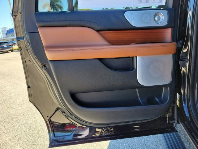 Certified 2020 Lincoln Navigator L Reserve w/ Luxury Package AWD/4WD image 14