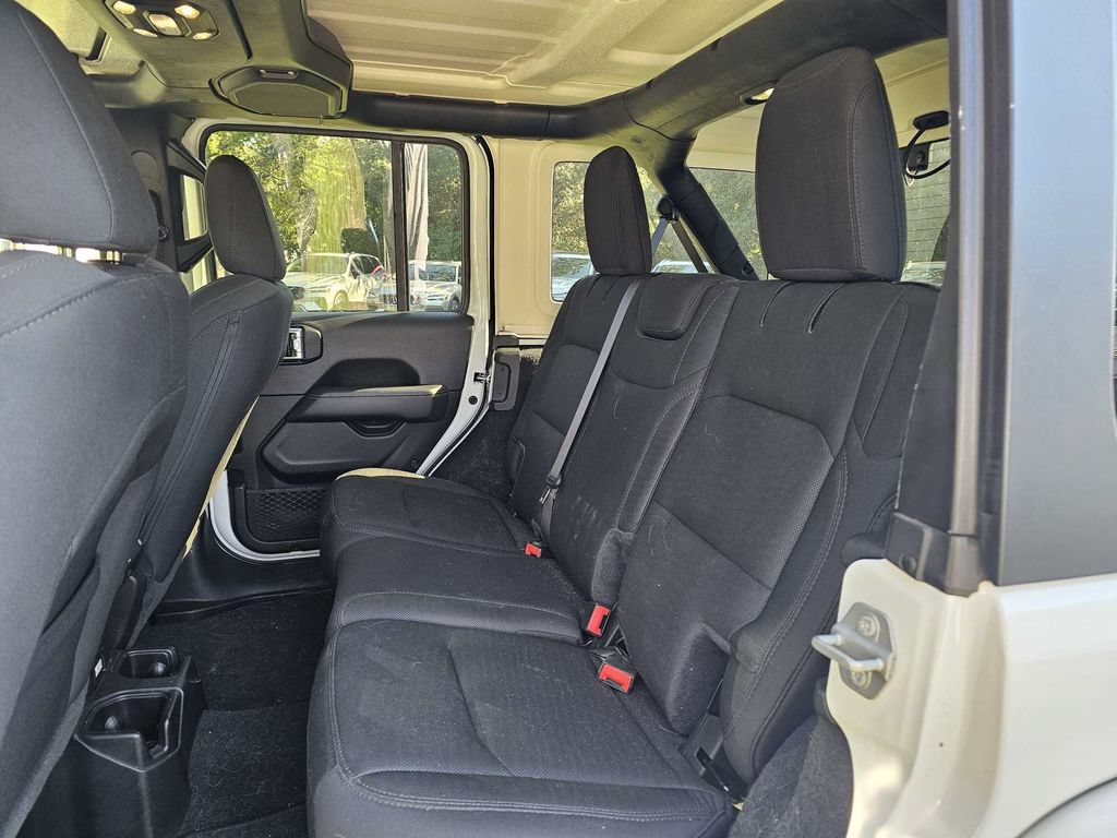 Used 2020 Jeep Wrangler Unlimited Sahara AWD/4WD image 13