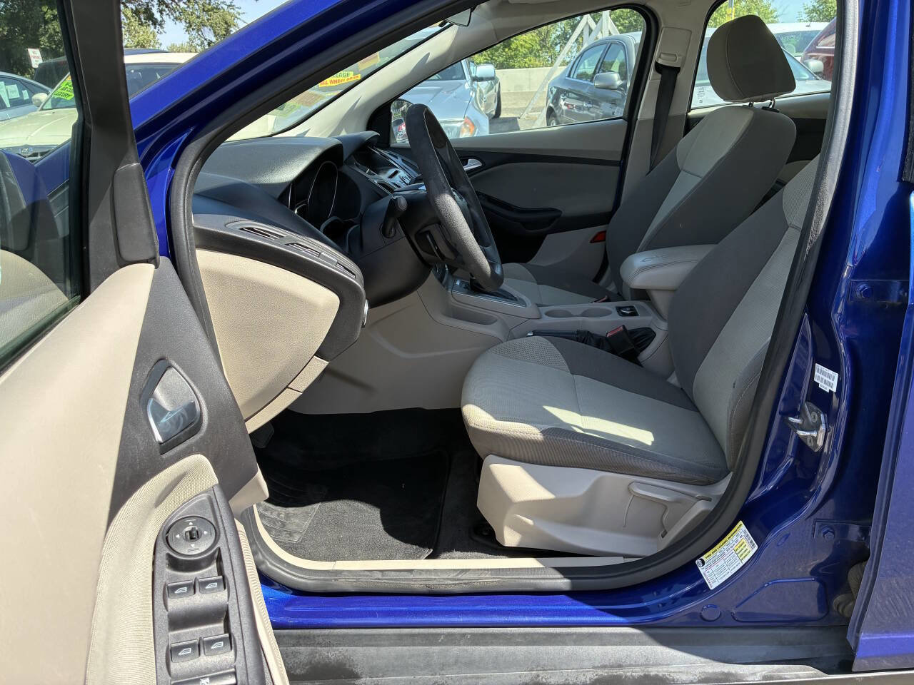 Used 2012 Ford Focus SE FWD image 3