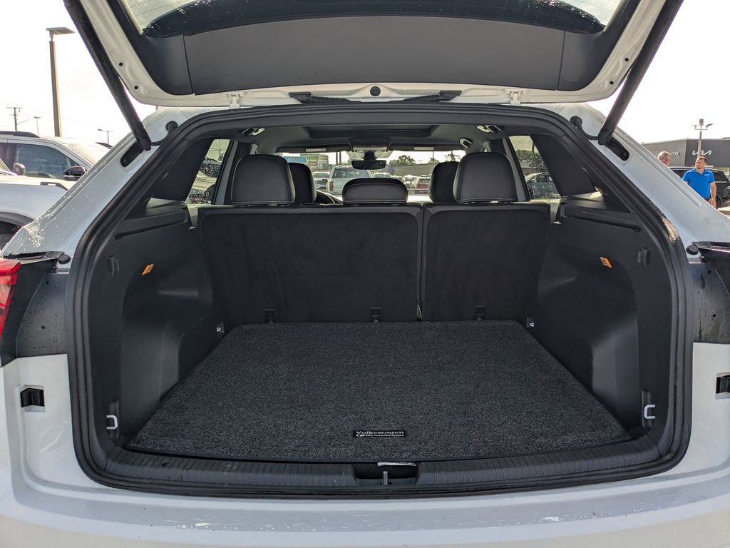 Used 2021 Volkswagen Atlas Cross Sport SEL Premium image 11