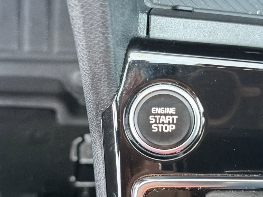 Used 2025 Kia Sportage SX image 33