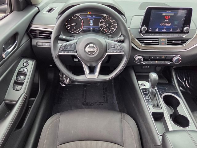 Used 2024 Nissan Altima 2.5 SV image 11