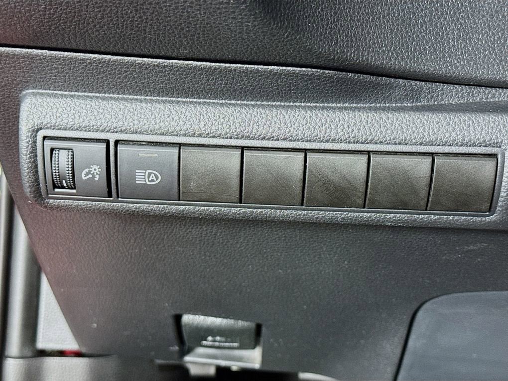 Used 2021 Toyota Corolla LE FWD image 15